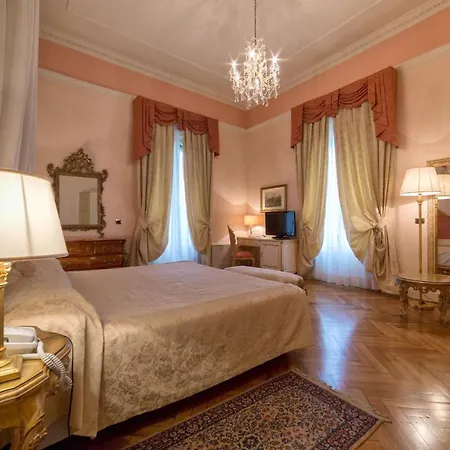 Отель Grand & La Pace